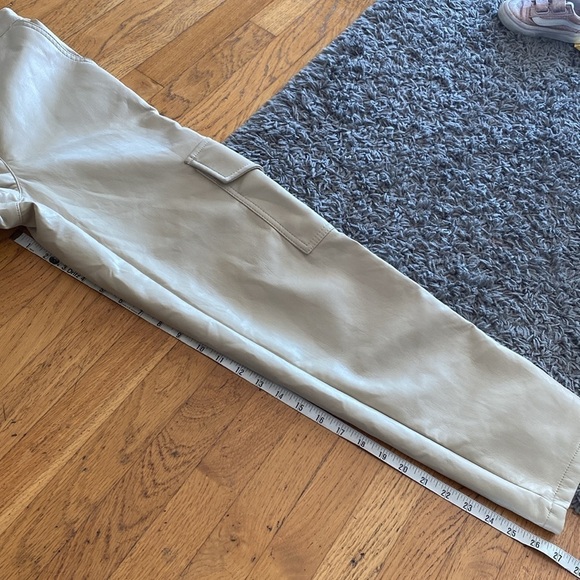 Aritzia Wilfred Modern Cargo Pant Vegan Leather Sand White size 00 - Picture 13 of 16